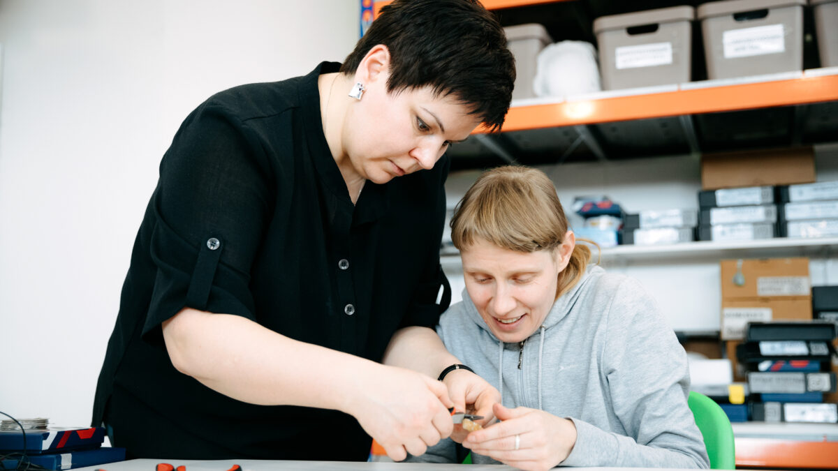 100% самореализации: москвичи с инвалидностью находят призвание в интеграционных мастерских НКО 