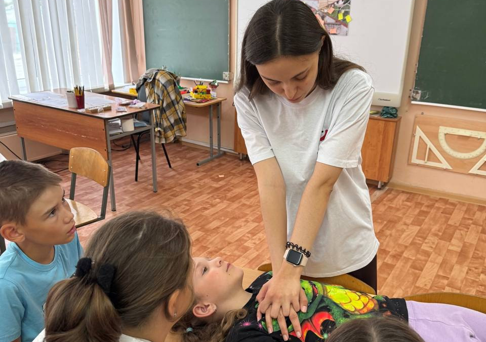 МЫ УЧИМСЯ ПЕРВОЙ ПОМОЩИ