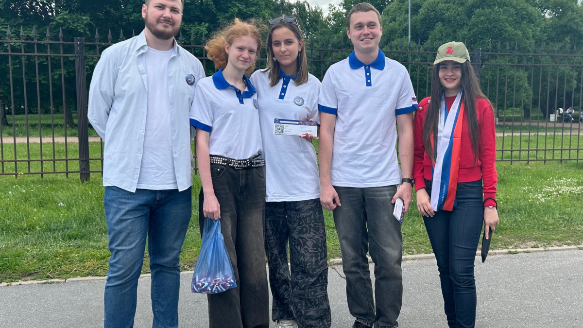 Российский триколор — символ национального единства!