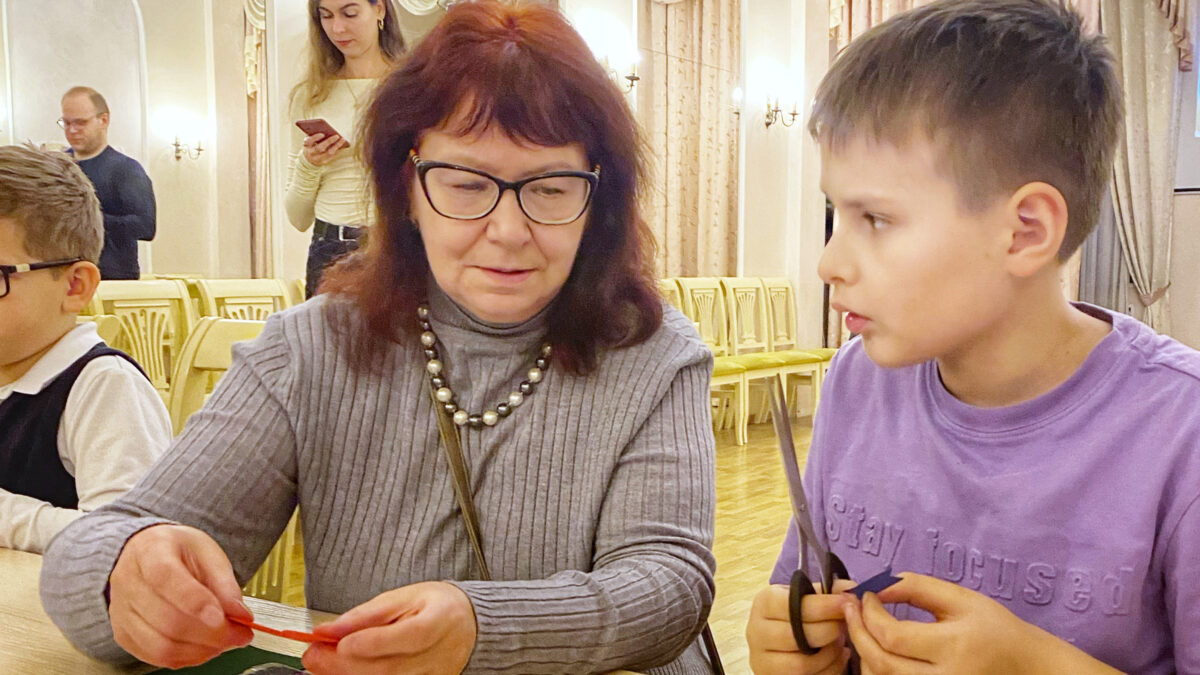 Мастер-класс «Сердце, полное любви: создаём подарок для мамы»