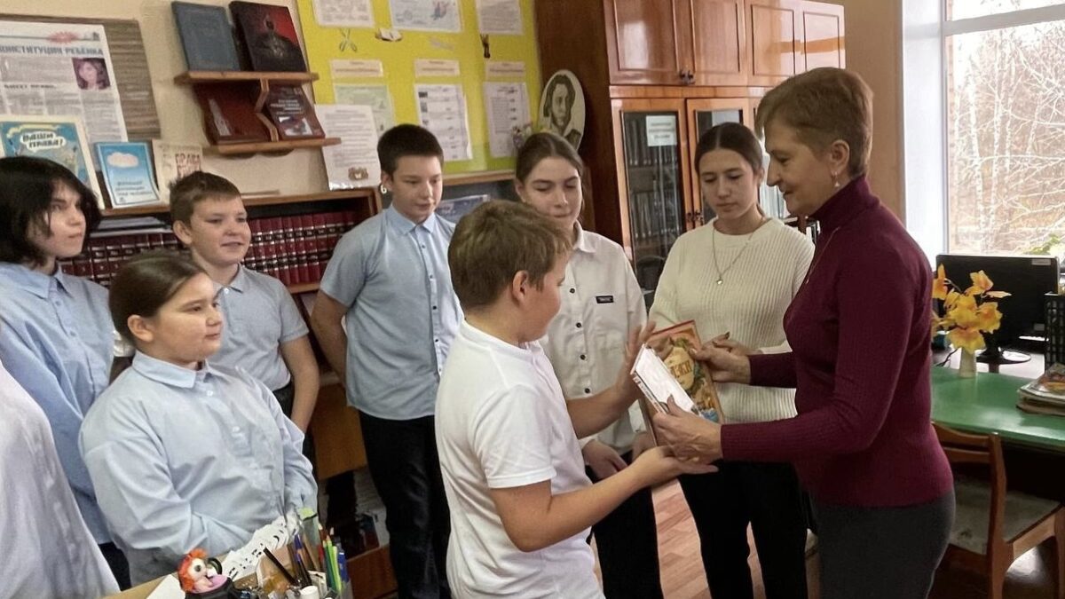 Маленький подарок большой библиотеке