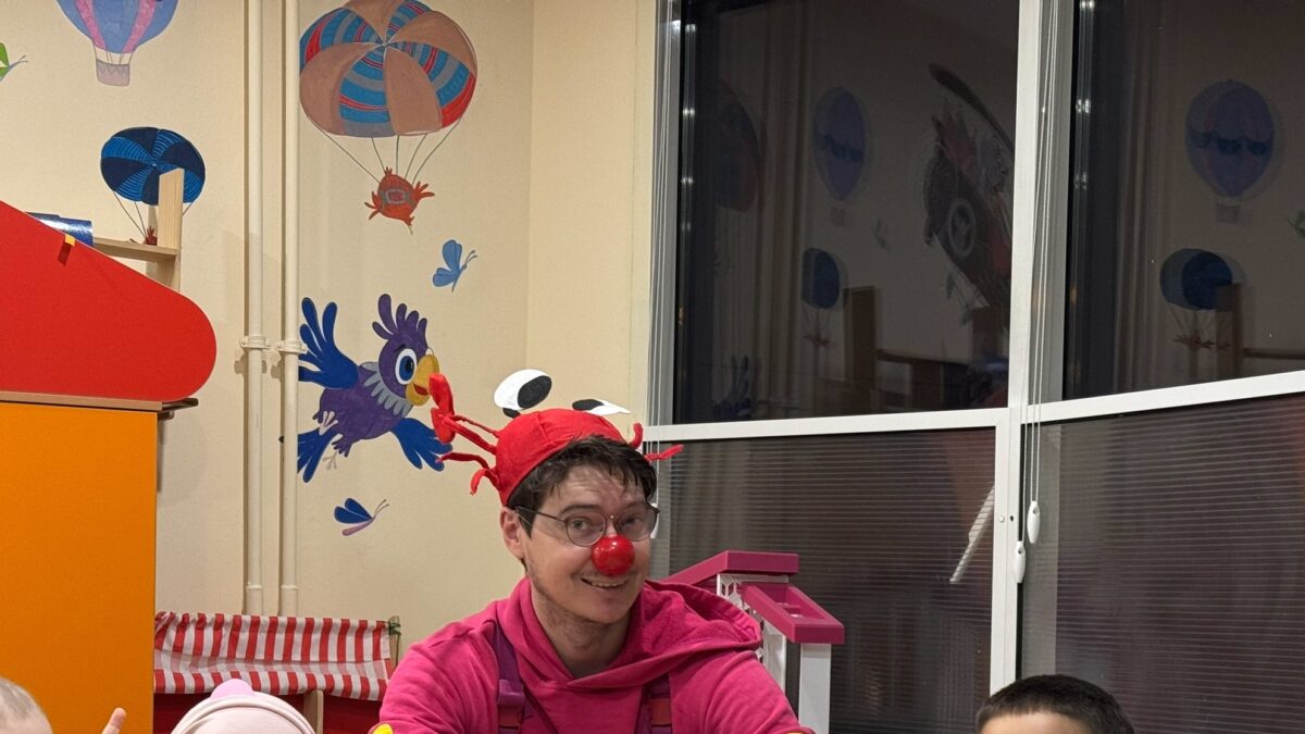 Клоунада — это серьёзно. Как смех становится частью лечения в детских больницах.