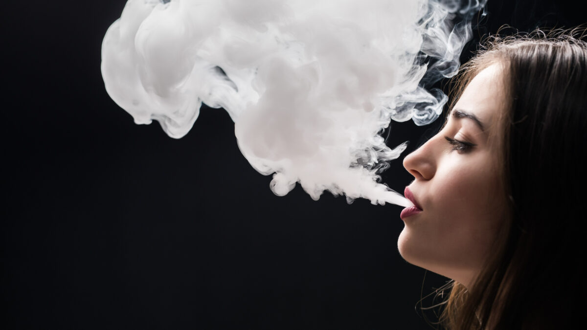 Президент России Владимир Путин поддержал полный запрет вейпов в стране