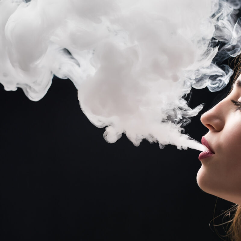 Президент России Владимир Путин поддержал полный запрет вейпов в стране