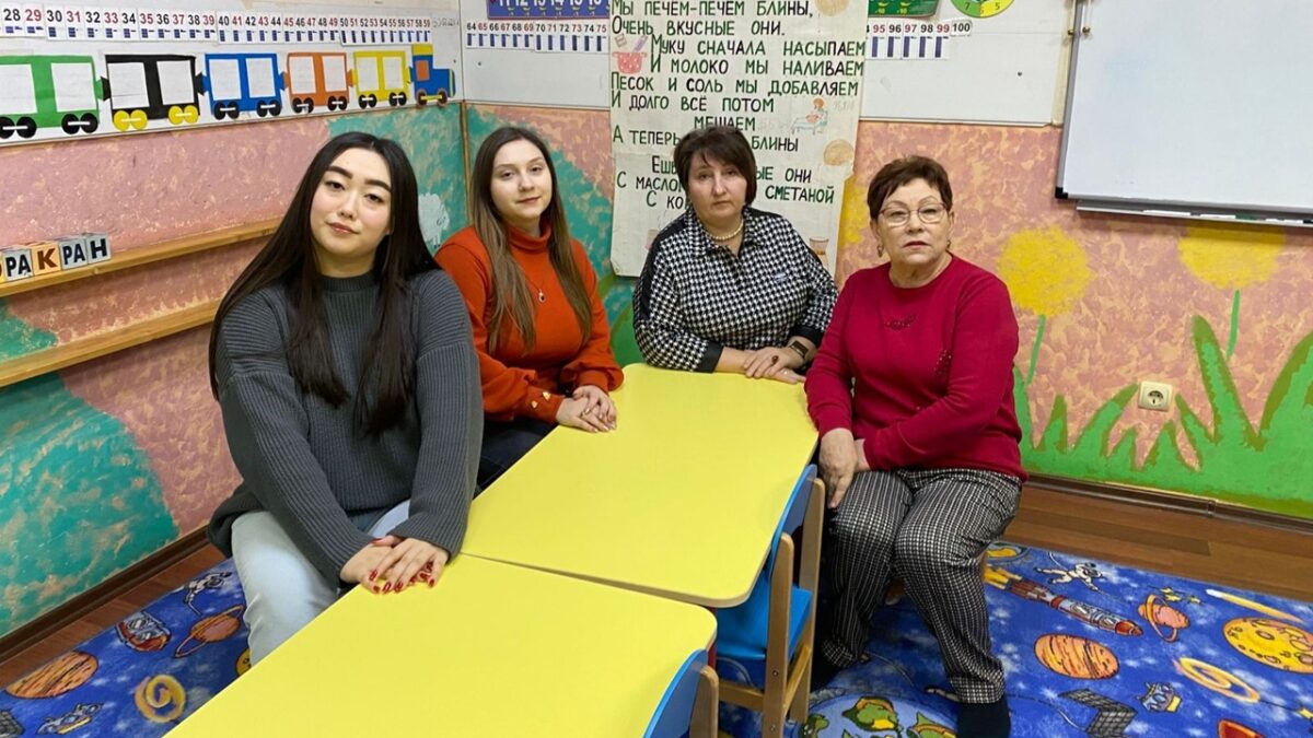 «Малыши очень любят наших бабушек»: педагоги-пенсионеры стали наставниками для студентов