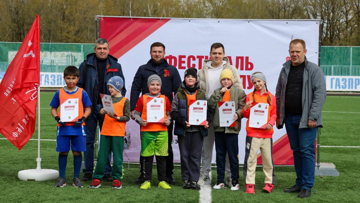 «Обтачиваем детей, как алмазики»: тренер бесплатно учит футболу детей из малообеспеченных семей