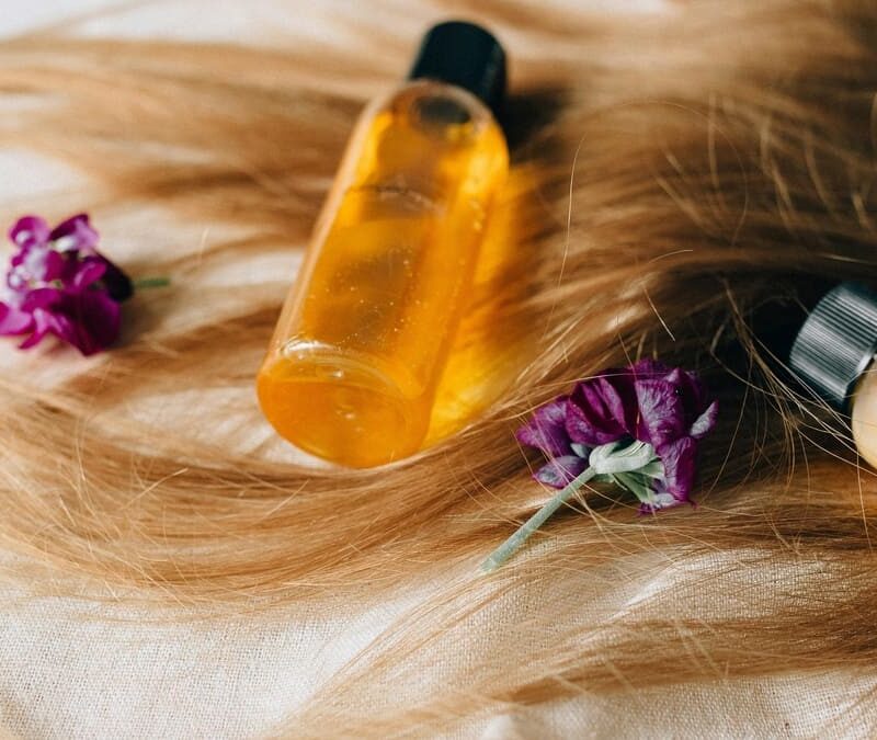 Лунный календарь на декабрь 2025 года: когда можно и нельзя стричься?