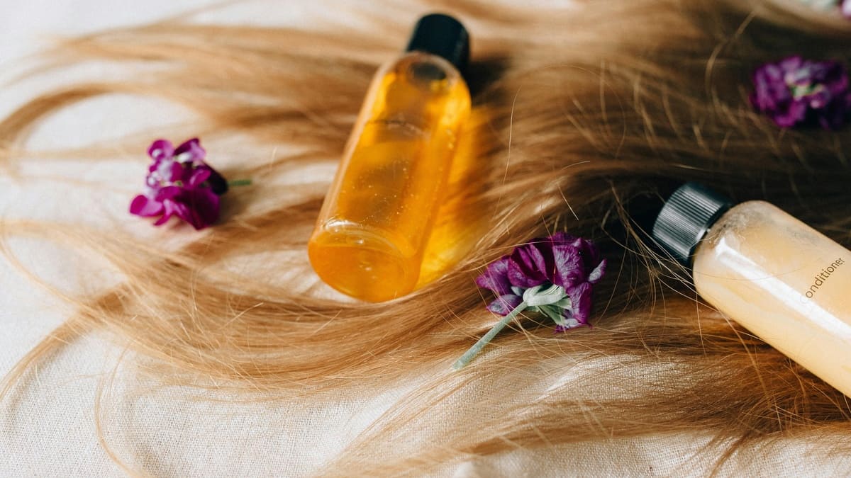 Лунный календарь на декабрь 2025 года: когда можно и нельзя стричься?