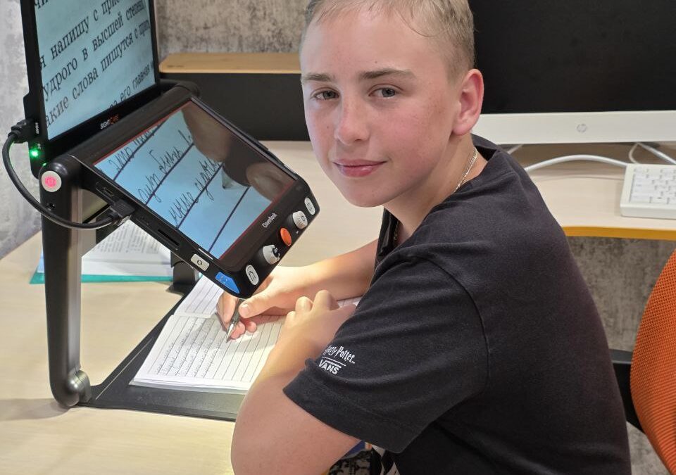 Когда помощь становится опорой: история Кирилла, который снова сел за уроки