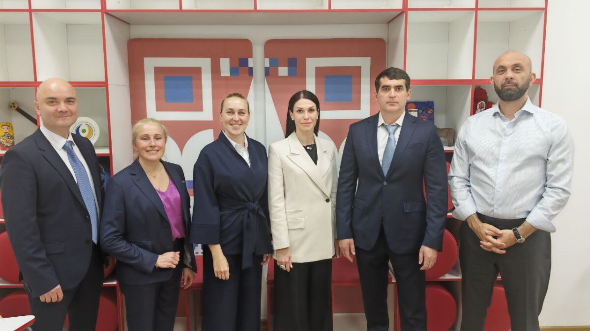 Российские врачи помогают пациентам в Туркменистане