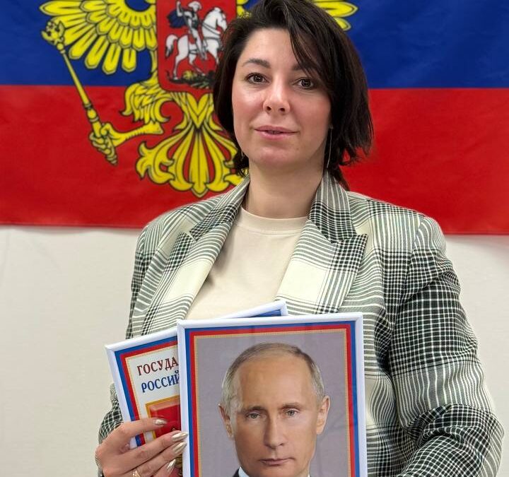 Флаг, герб и портрет президента Владимира Путина
