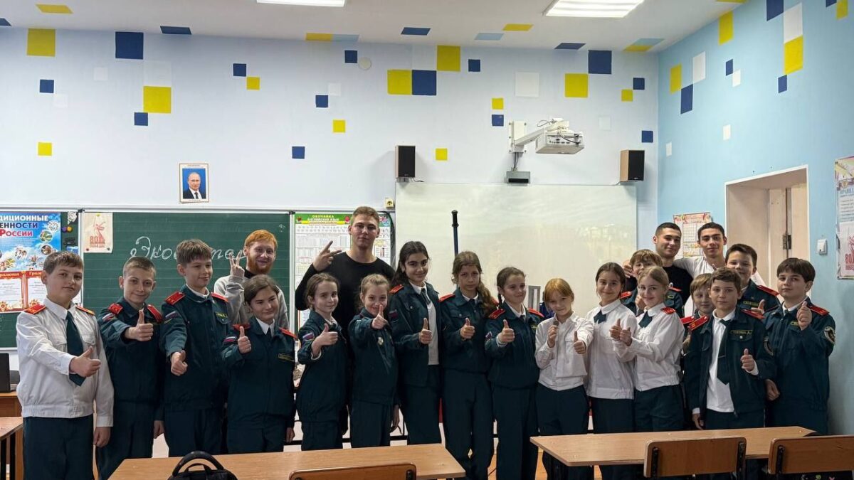 Продолжаем рассказывать про экологию в Приазовский школе