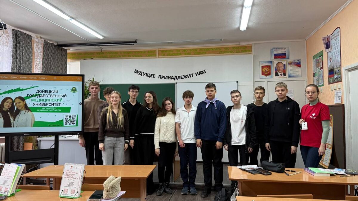 Волонтеры-медики ДНР учат важному