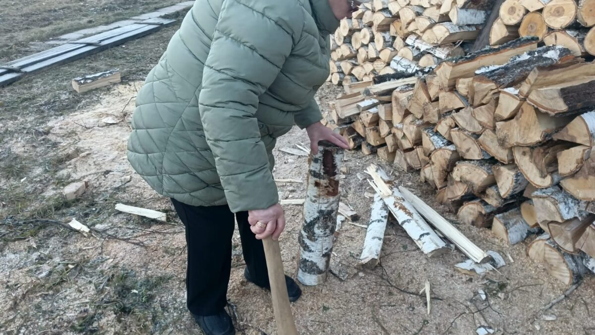 Я  ВСЕ МОГУ — И ДРОВА РАСКОЛОТЬ,И К ДЕТИШКАМ НА МАСТЕР-КЛАСС И НА РЫБАЛКУ СБЕГАТЬ!