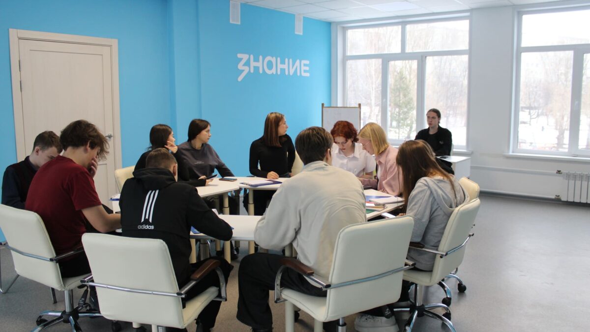 «Школа дебатов» в Заринске: Интеллектуальная битва и новые горизонты