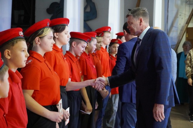 Патриотизм в действии: на концерте ко Дню народного единства новое поколение принесло клятву…