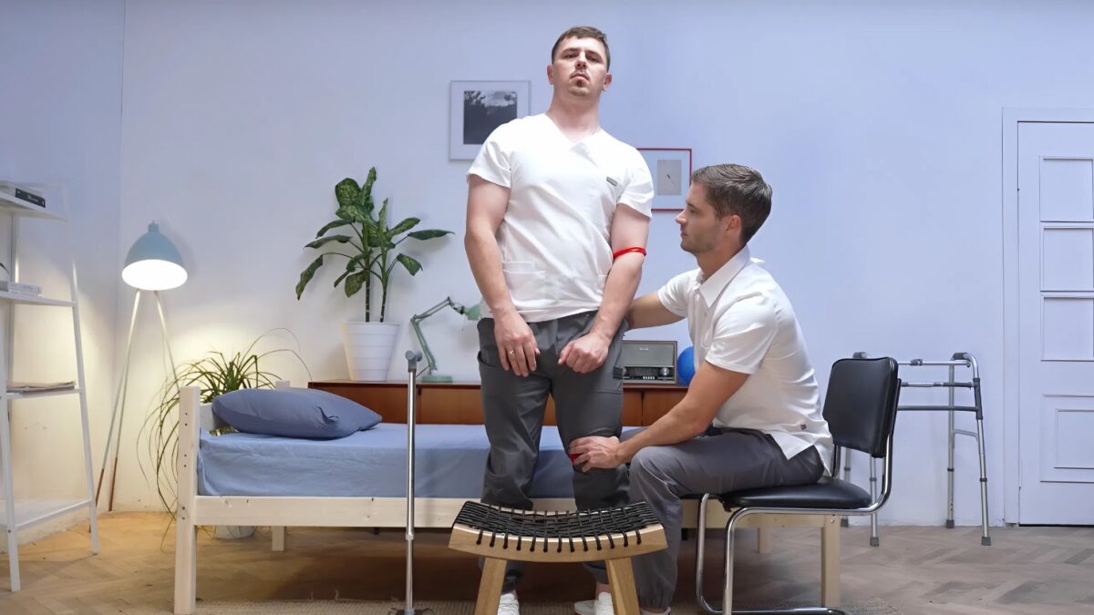 Как вставать после инсульта? Упражнения для дома от эксперта фонда ОРБИ