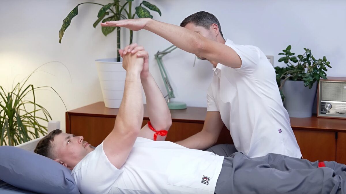 Восстановление после инсульта с первых дней: упражнения для дома от эксперта фонда ОРБИ