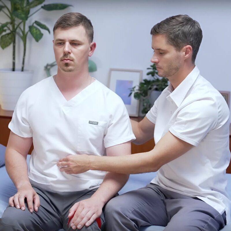 Как научиться сидеть после инсульта: упражнения для дома от эксперта фонда ОРБИ