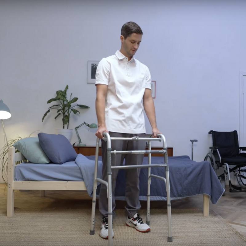 Как подобрать коляску, трость или ходунки после инсульта – советы эксперта