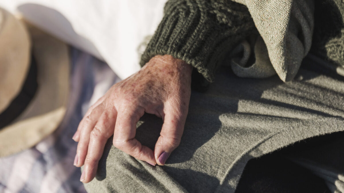 Полмиллиона рублей в банке с вареньем: в сети обсуждают, как таксист спас бабушку от разорения