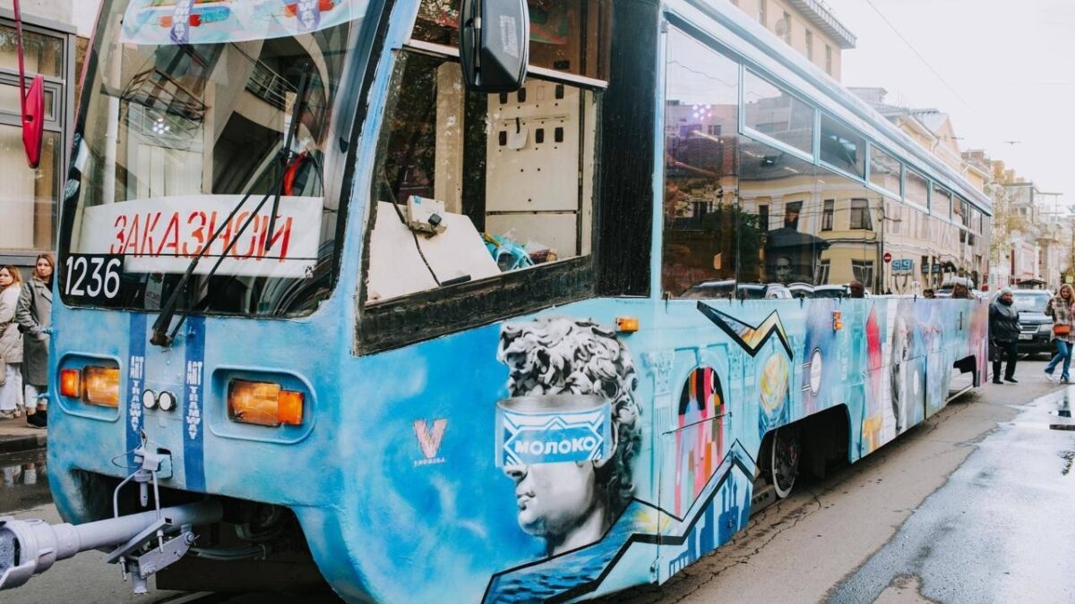 По Нижнему Новгороду курсирует красочный «Арт-Трамвай»
