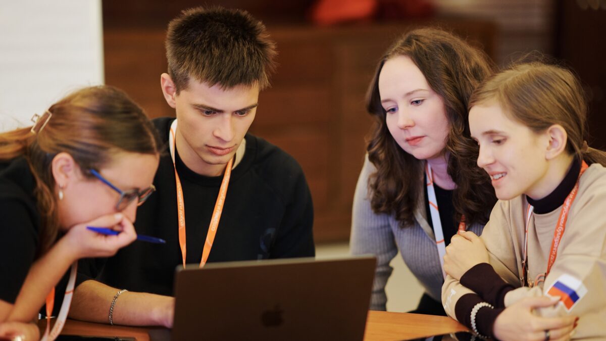 Как упростить работу НКО с помощью нейросетей? 11 полезных шаблонов для разных задач