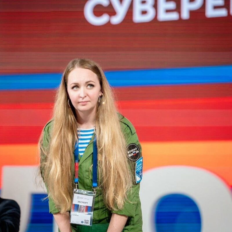 «Справиться с унынием помогают люди»: художник-конструктор девять лет спасает людей из приграничья