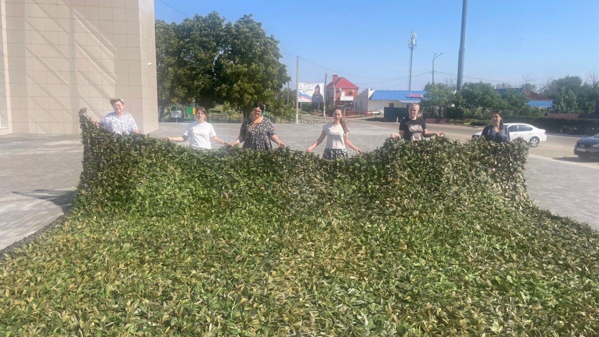 Как песня творить добро помогает