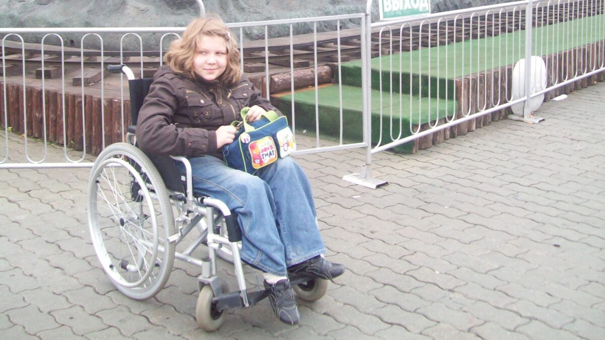 «Я терплю крах, но не отчаиваюсь»: учительница на инвалидной коляске покоряет подиум