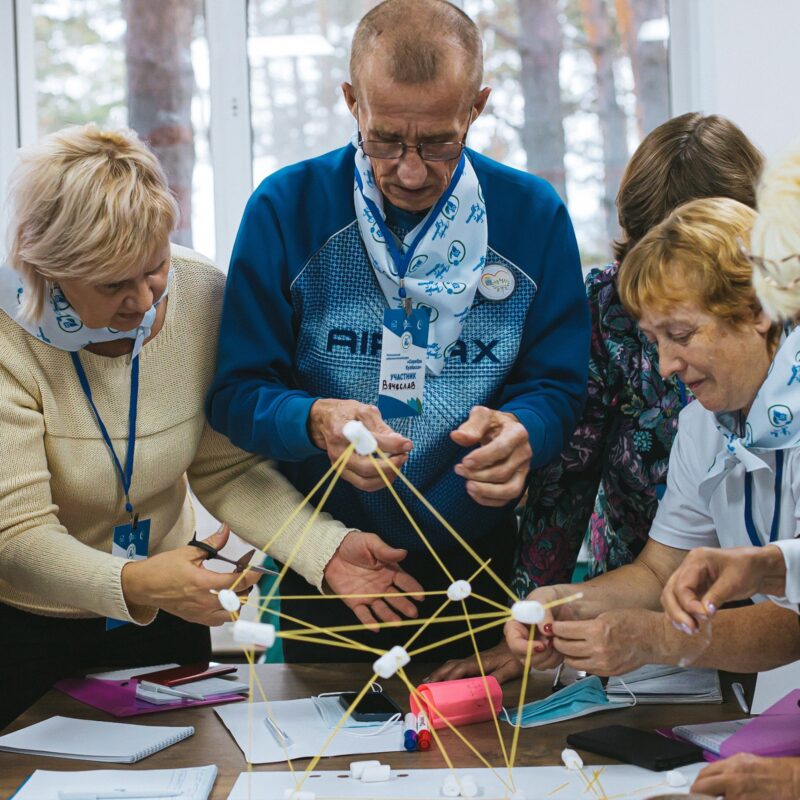 Лучшие проекты НКО, инициативных россиян и бизнеса для старшего поколения поддержат Нацприоритеты
