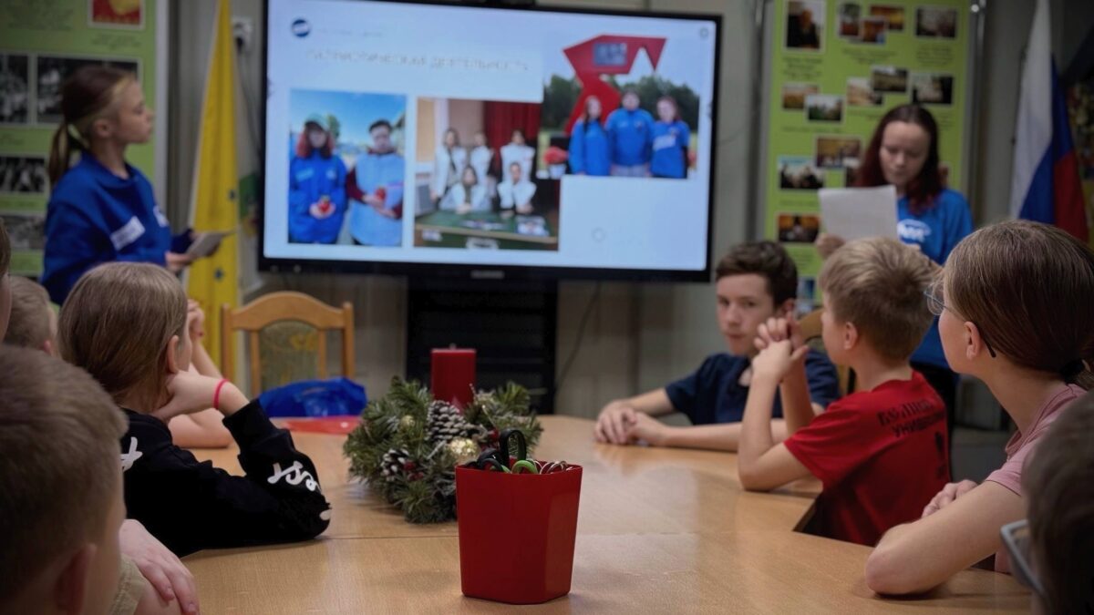 Творчество, символы и большие цели: «Молодая Гвардия» в гостях у воспитанников Центра помощи детям