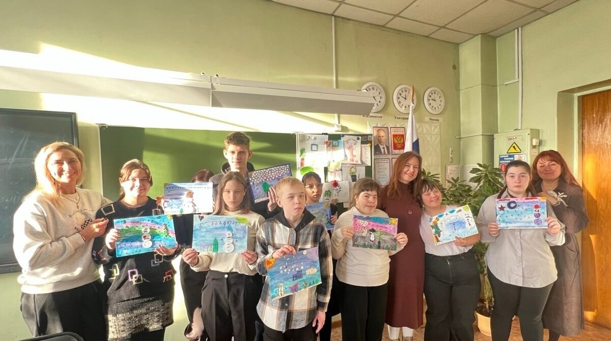 Педагоги благотворительного фонда «Доброе дело» создали пейзажи вместе с особенными…