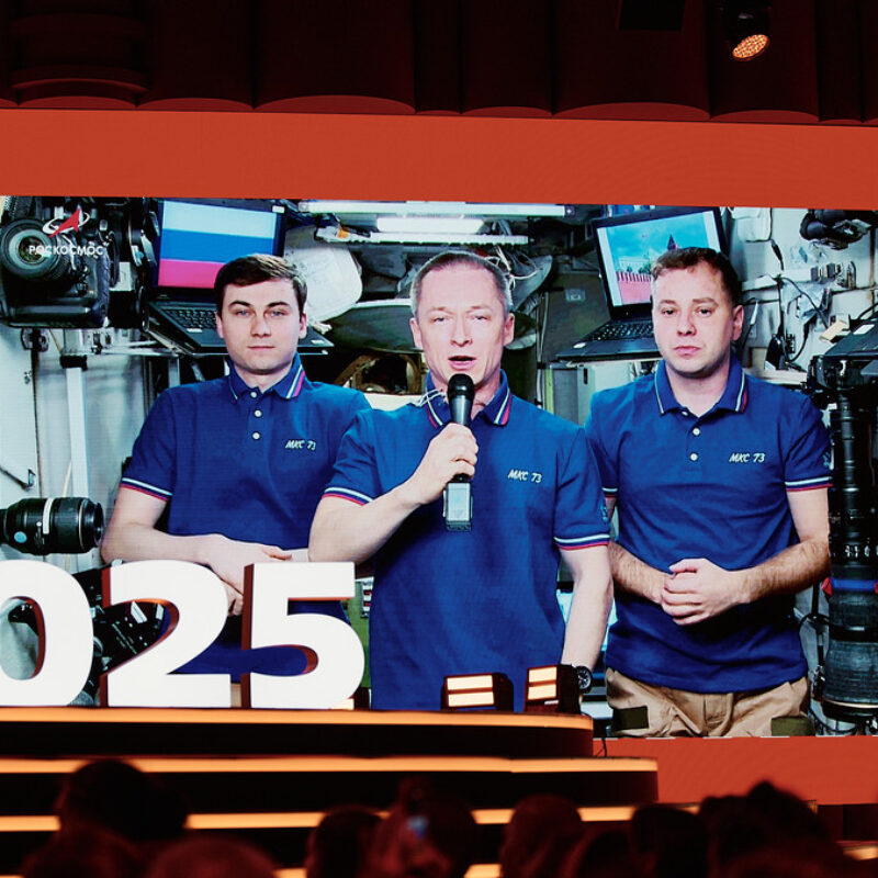 Поздравили с МКС: к участникам Премии #МЫВМЕСТЕ обратились российские космонавты