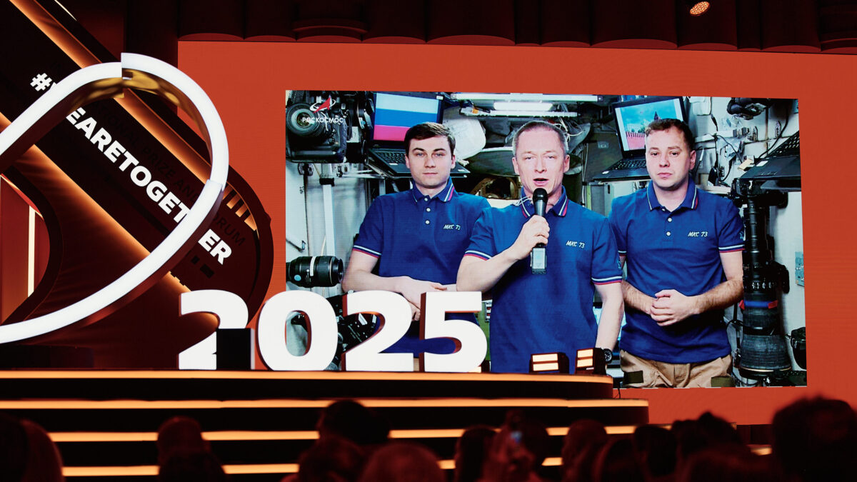 Поздравили с МКС: к участникам Премии #МЫВМЕСТЕ обратились российские космонавты