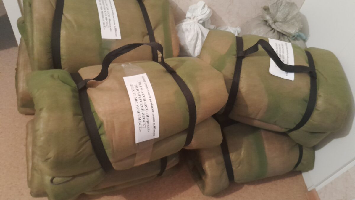 Люди с ОВЗ дарят своё тепло участникам СВО. Волонтерский проект «Вместе мы можем всё!»