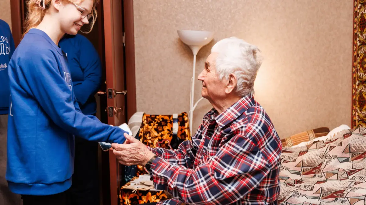 Волонтеры Победы поздравили нижегородского ветерана Григория Гребенюка со 102-летием