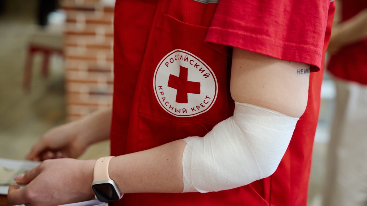 Президент России подписал закон о Российском Красном кресте: что это значит?