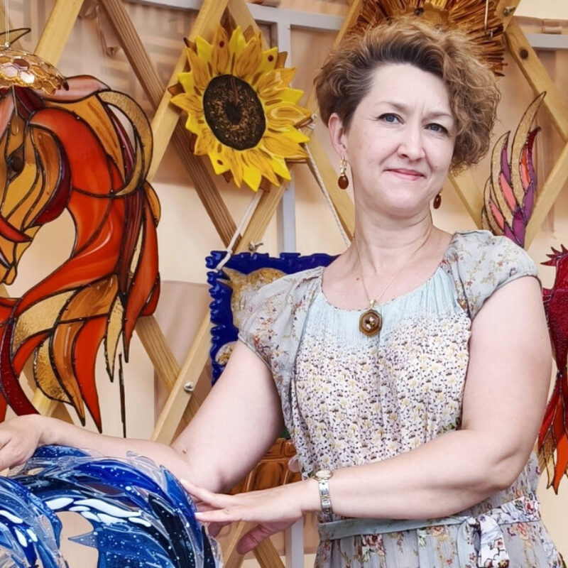 «Портал в детство»: художник по стеклу создаёт удивительные ёлочные игрушки и калейдоскопы