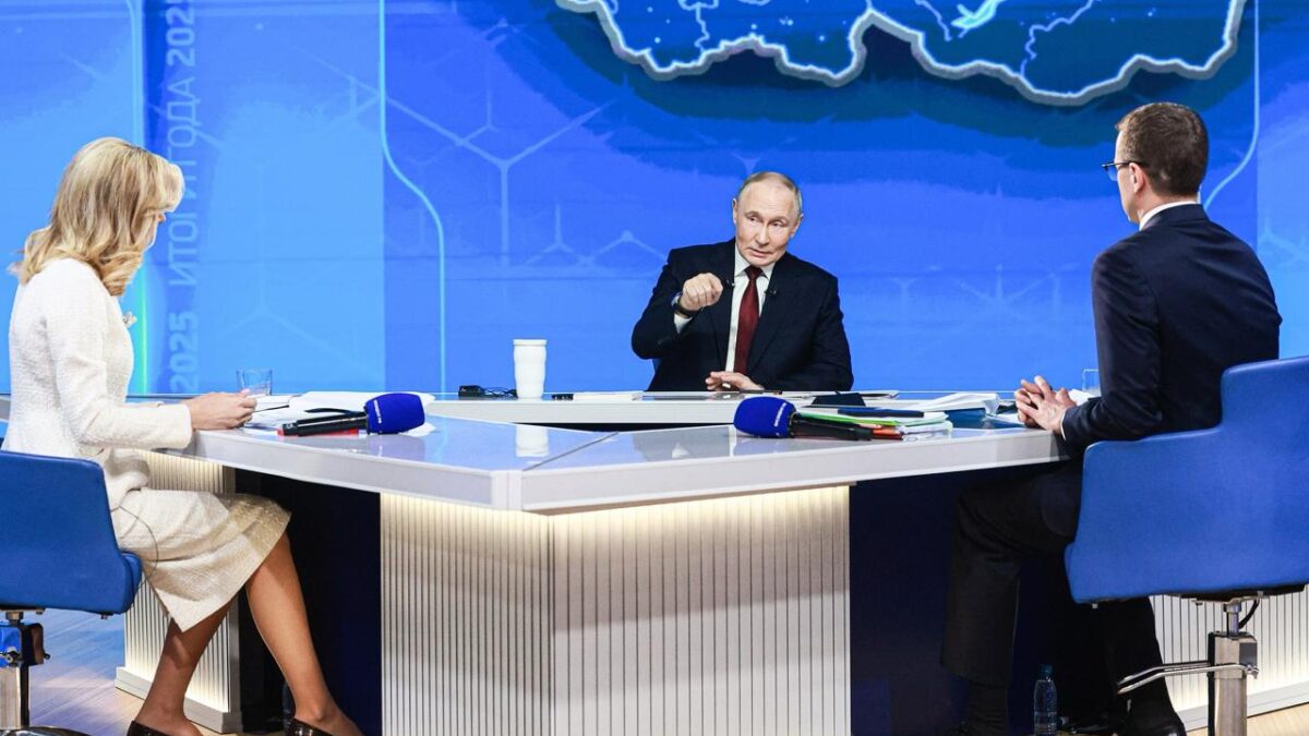 «Ни с кем не обсуждайте вопрос денег и имущества»: Владимир Путин о мошенниках