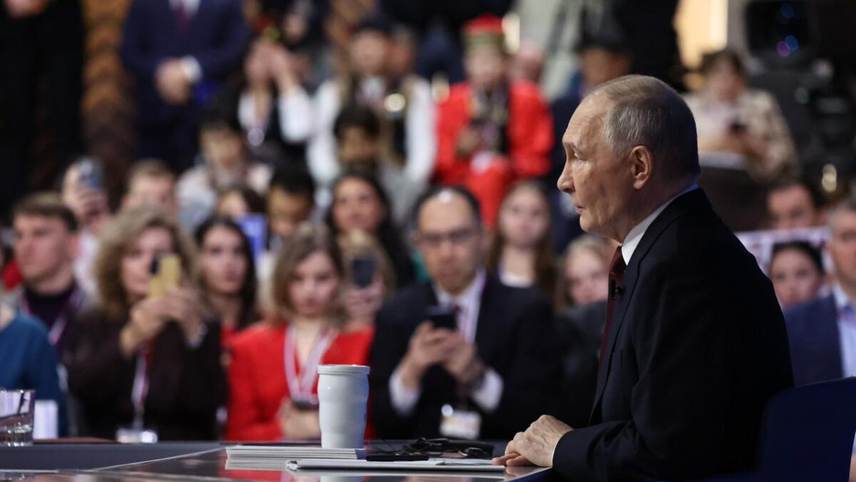 «Попытка государства получить доход с многодетных выглядит аморально»: Владимир Путин о пособиях