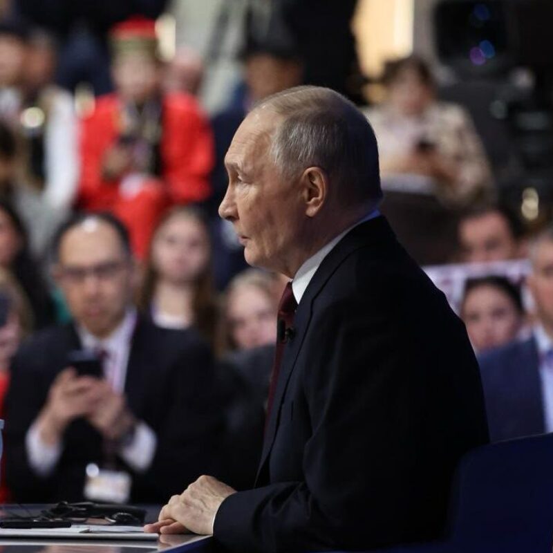 «Попытка государства получить доход с многодетных выглядит аморально»: Владимир Путин о пособиях