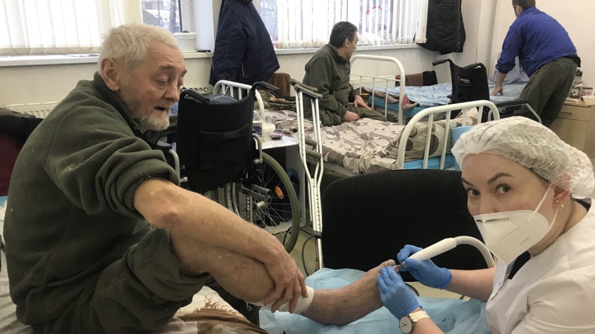 Педикюр бездомным