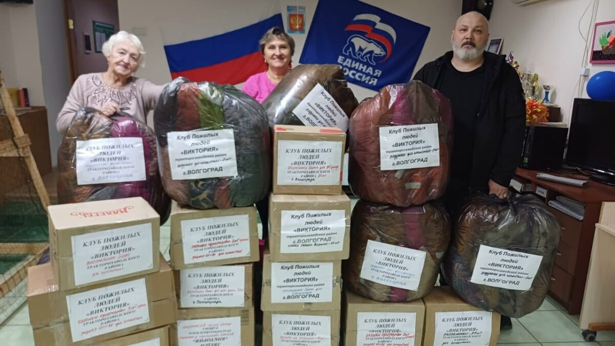 Новогодние подарки от «серебряных» волонтёров