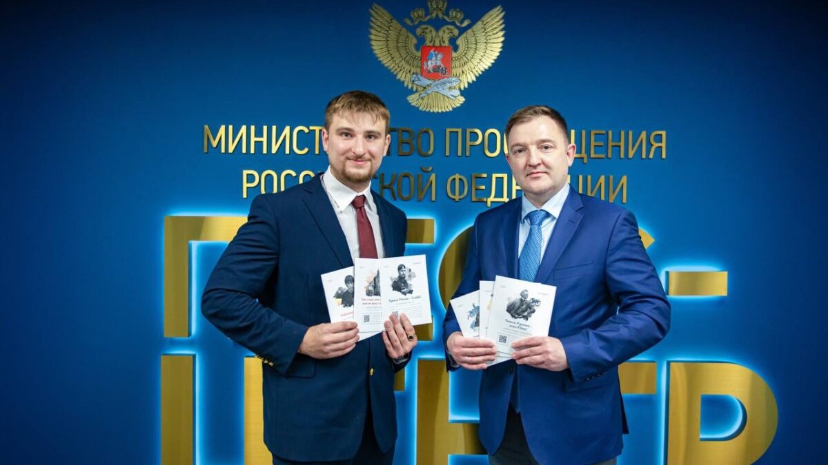 Проект «Правильные тетрадки» проводит Всероссийский конкурс сочинений «Кто мой герой?»