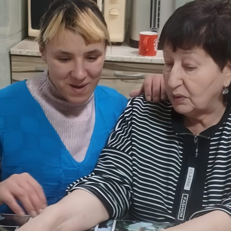 В 30 лет умеет считать лишь до пяти: бежавшую из рабства девушку спасли сибирские волонтёры