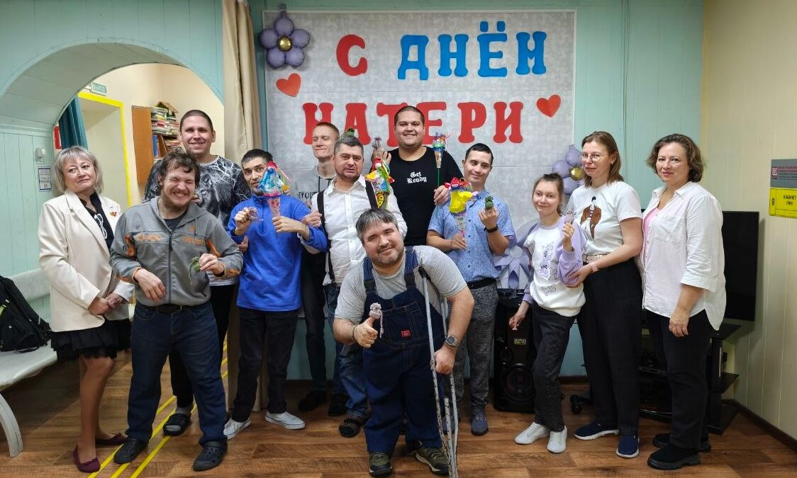 Акция «С праздником милые мамы»