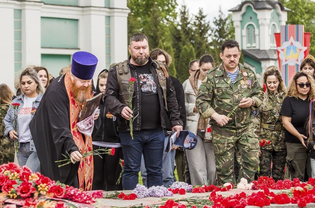 Военные волонтеры в лицах