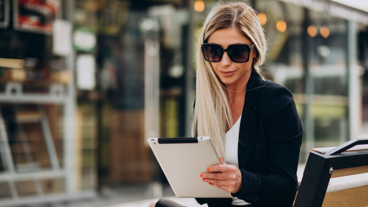 Модель 50/50 не работает: как женщине совместить семью и карьеру?