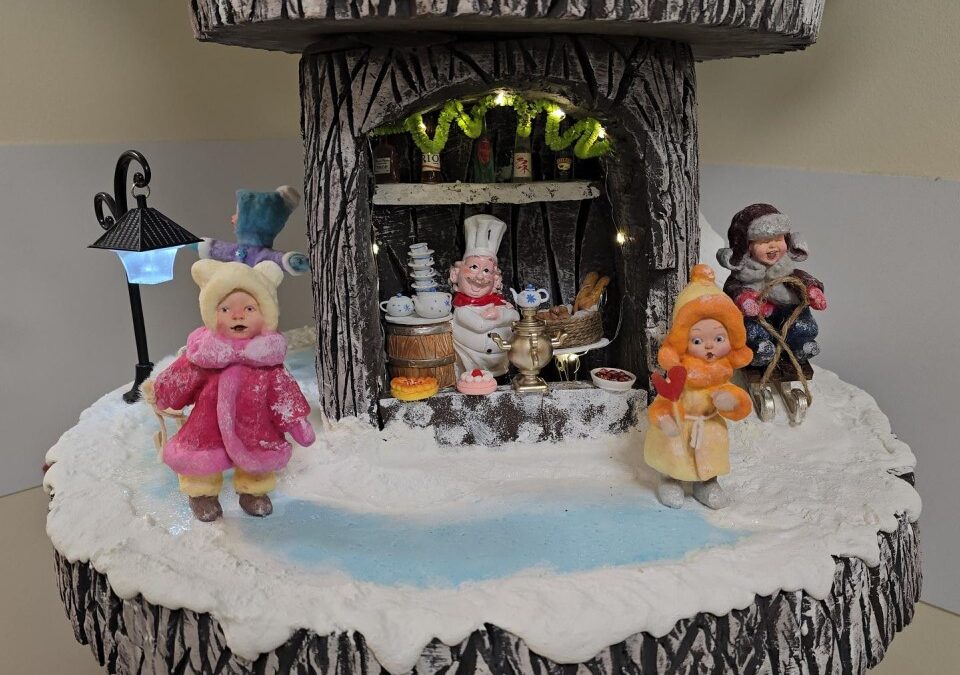 Мастерит игрушки: акушерка Ольга Брызгачёва подарила ёлку